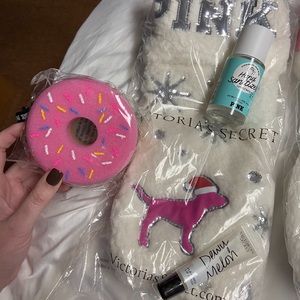 Pink stocking (4 items total)